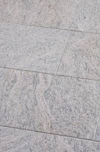 COLOMBO satiniert 3cm - Natursteine Laupheim Terassenplatten